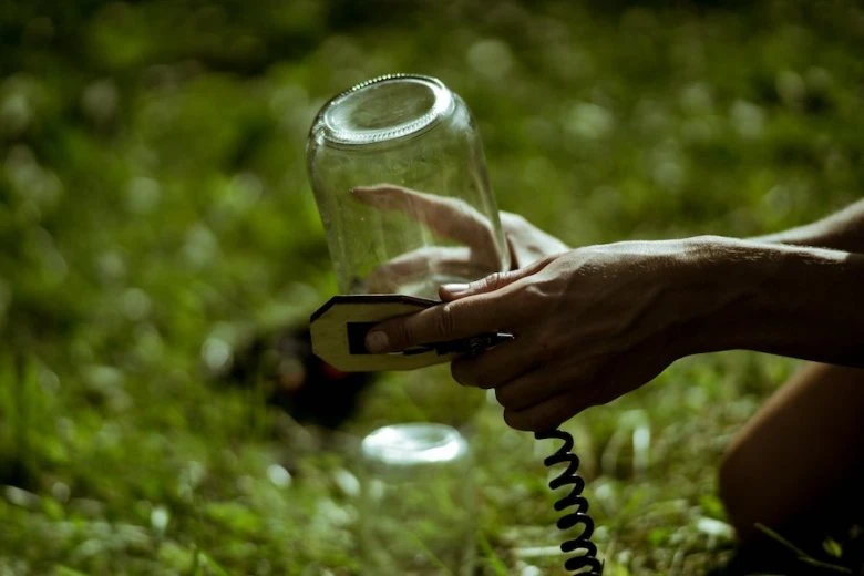 Paula Vītola. "Bug-water listener" (2018). Brīvdabas izstāde "Wild bits", mākslas studija "MAAJAAM", Igaunija. Foto: Gabriela Livamāgi